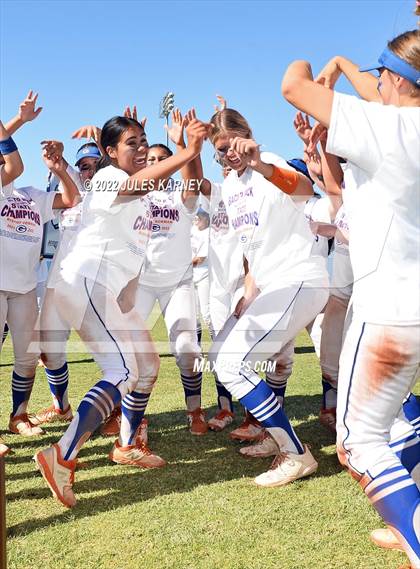 Thumbnail 2 in Bishop Gorman vs Silverado (NIAA 4A State Final) photogallery.