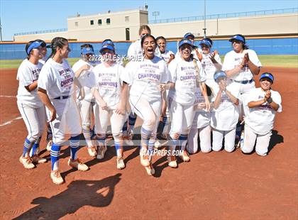 Thumbnail 2 in Bishop Gorman vs Silverado (NIAA 4A State Final) photogallery.