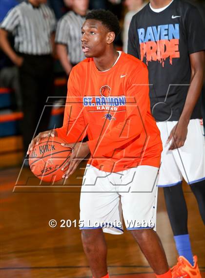 Thumbnail 2 in St. Raymond vs Stepinac (CHSAA AA Quarterfinal) photogallery.