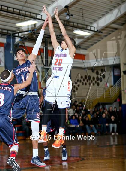 Thumbnail 3 in St. Raymond vs Stepinac (CHSAA AA Quarterfinal) photogallery.