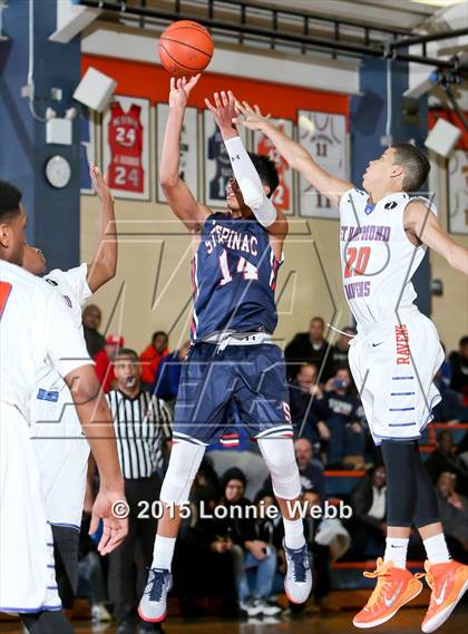 Thumbnail 2 in St. Raymond vs Stepinac (CHSAA AA Quarterfinal) photogallery.