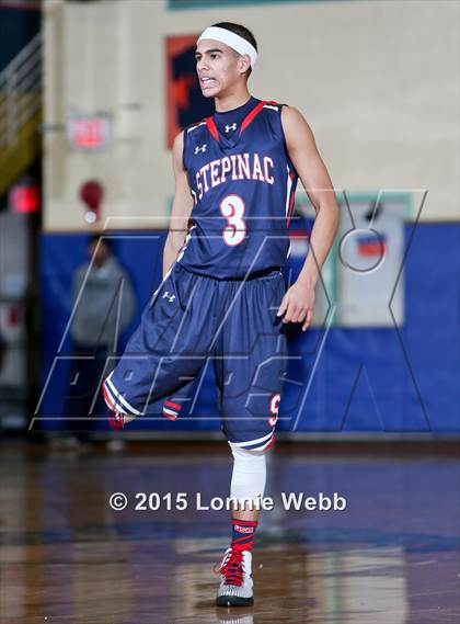 Thumbnail 2 in St. Raymond vs Stepinac (CHSAA AA Quarterfinal) photogallery.