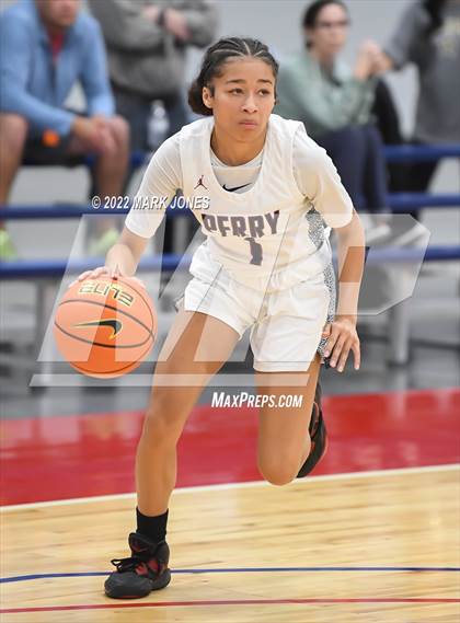 Thumbnail 3 in Folsom vs. Perry (Nike Tournament of Champions) - Joe Smith Division Championship photogallery.