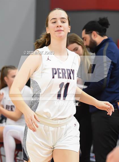 Thumbnail 2 in Folsom vs. Perry (Nike Tournament of Champions) - Joe Smith Division Championship photogallery.