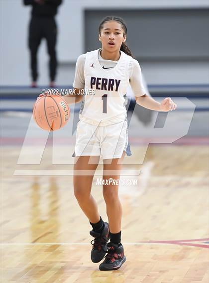 Thumbnail 2 in Folsom vs. Perry (Nike Tournament of Champions) - Joe Smith Division Championship photogallery.