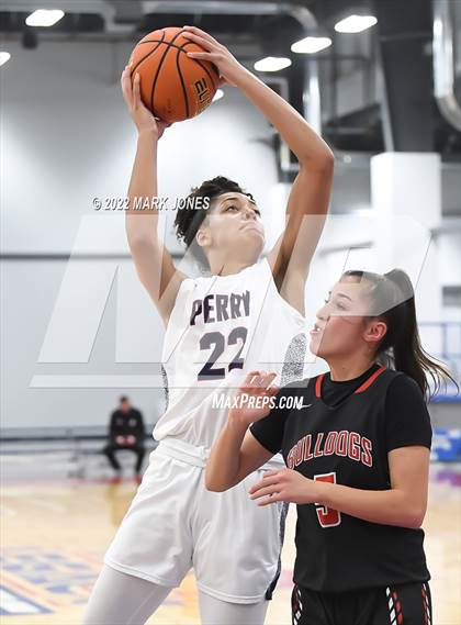 Thumbnail 2 in Folsom vs. Perry (Nike Tournament of Champions) - Joe Smith Division Championship photogallery.