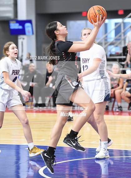 Thumbnail 2 in Folsom vs. Perry (Nike Tournament of Champions) - Joe Smith Division Championship photogallery.