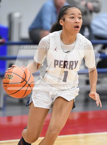 Thumbnail 2 in Folsom vs. Perry (Nike Tournament of Champions) - Joe Smith Division Championship photogallery.