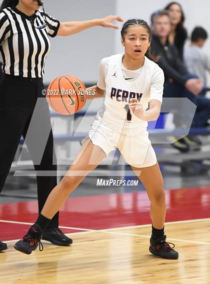 Thumbnail 2 in Folsom vs. Perry (Nike Tournament of Champions) - Joe Smith Division Championship photogallery.