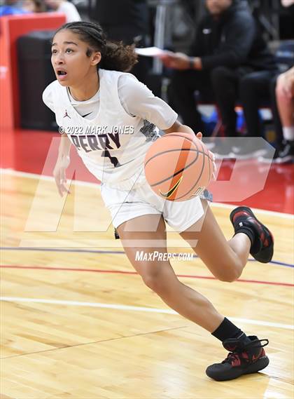 Thumbnail 3 in Folsom vs. Perry (Nike Tournament of Champions) - Joe Smith Division Championship photogallery.