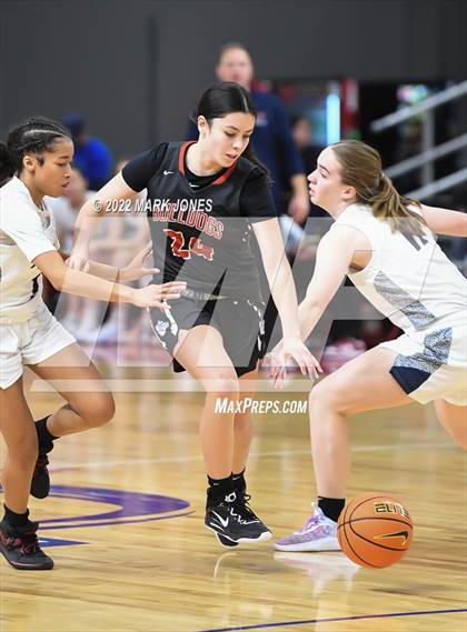 Thumbnail 2 in Folsom vs. Perry (Nike Tournament of Champions) - Joe Smith Division Championship photogallery.