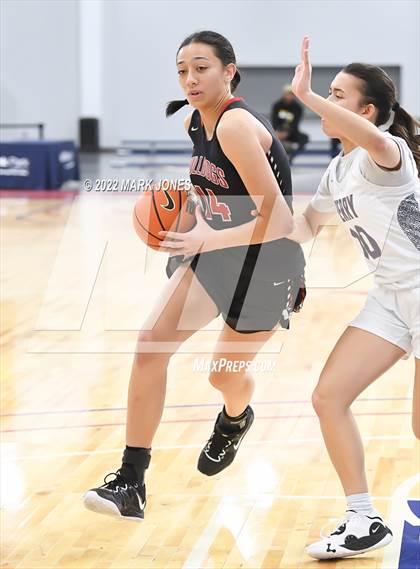 Thumbnail 2 in Folsom vs. Perry (Nike Tournament of Champions) - Joe Smith Division Championship photogallery.