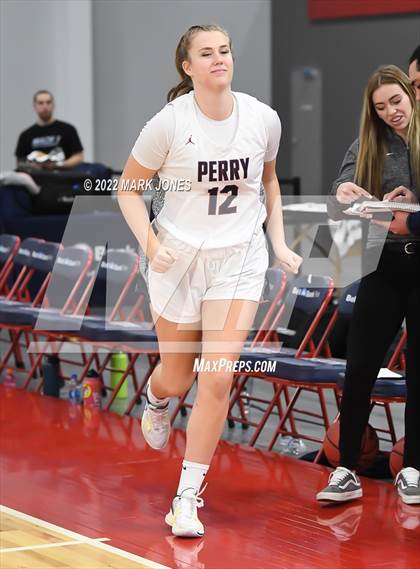 Thumbnail 1 in Folsom vs. Perry (Nike Tournament of Champions) - Joe Smith Division Championship photogallery.