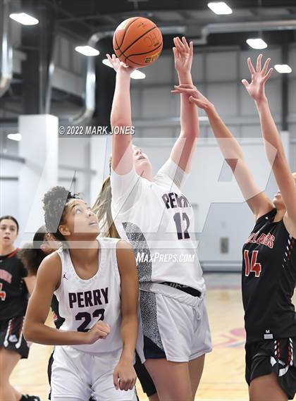 Thumbnail 1 in Folsom vs. Perry (Nike Tournament of Champions) - Joe Smith Division Championship photogallery.