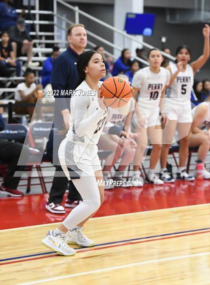 Thumbnail 2 in Folsom vs. Perry (Nike Tournament of Champions) - Joe Smith Division Championship photogallery.