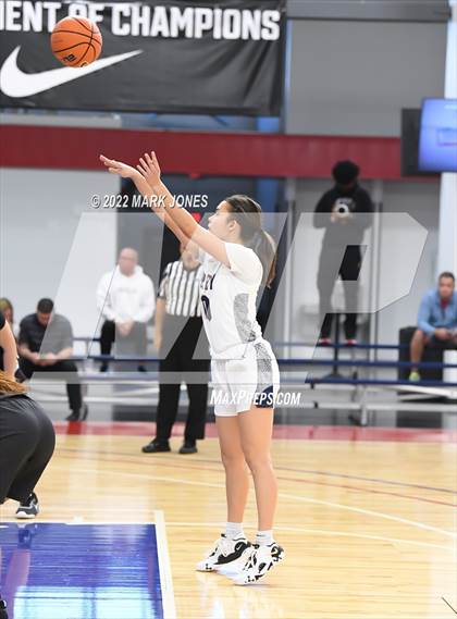 Thumbnail 2 in Folsom vs. Perry (Nike Tournament of Champions) - Joe Smith Division Championship photogallery.