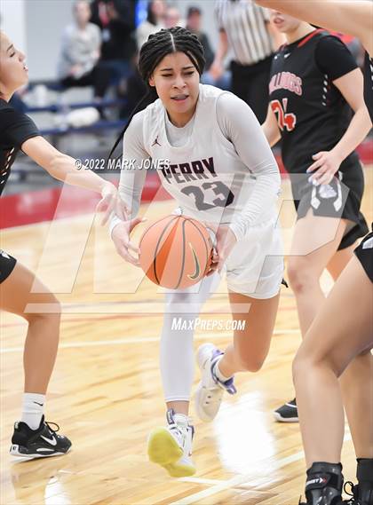 Thumbnail 2 in Folsom vs. Perry (Nike Tournament of Champions) - Joe Smith Division Championship photogallery.
