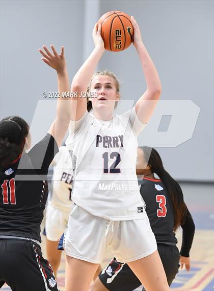 Thumbnail 3 in Folsom vs. Perry (Nike Tournament of Champions) - Joe Smith Division Championship photogallery.
