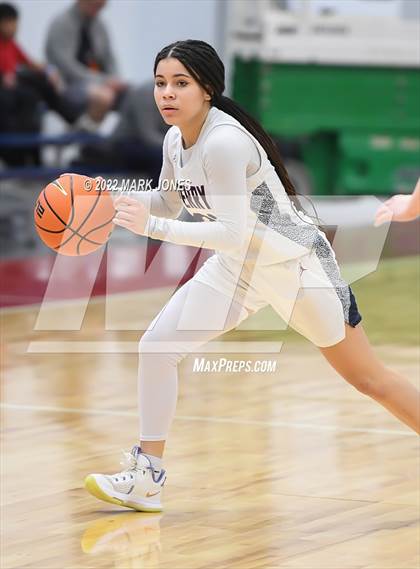 Thumbnail 2 in Folsom vs. Perry (Nike Tournament of Champions) - Joe Smith Division Championship photogallery.