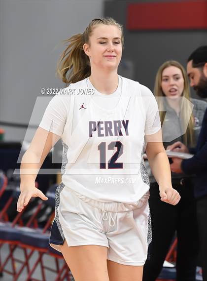 Thumbnail 2 in Folsom vs. Perry (Nike Tournament of Champions) - Joe Smith Division Championship photogallery.