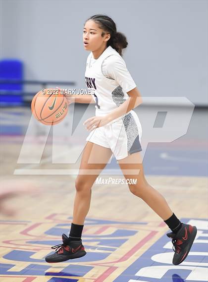 Thumbnail 2 in Folsom vs. Perry (Nike Tournament of Champions) - Joe Smith Division Championship photogallery.