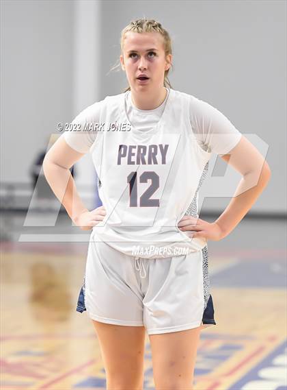 Thumbnail 2 in Folsom vs. Perry (Nike Tournament of Champions) - Joe Smith Division Championship photogallery.