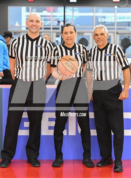 Thumbnail 2 in Folsom vs. Perry (Nike Tournament of Champions) - Joe Smith Division Championship photogallery.