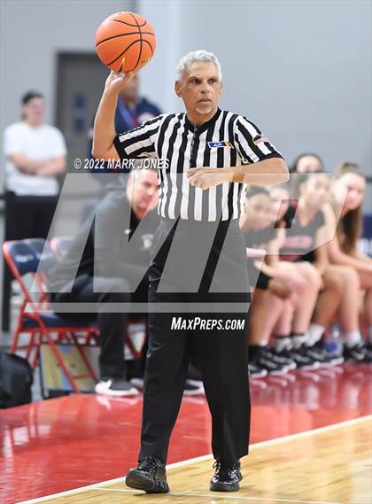 Thumbnail 2 in Folsom vs. Perry (Nike Tournament of Champions) - Joe Smith Division Championship photogallery.