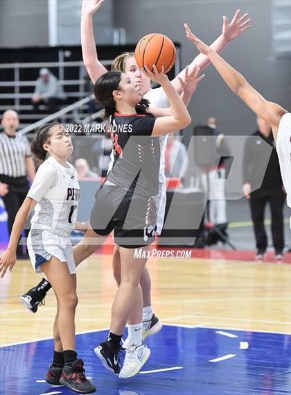 Thumbnail 1 in Folsom vs. Perry (Nike Tournament of Champions) - Joe Smith Division Championship photogallery.