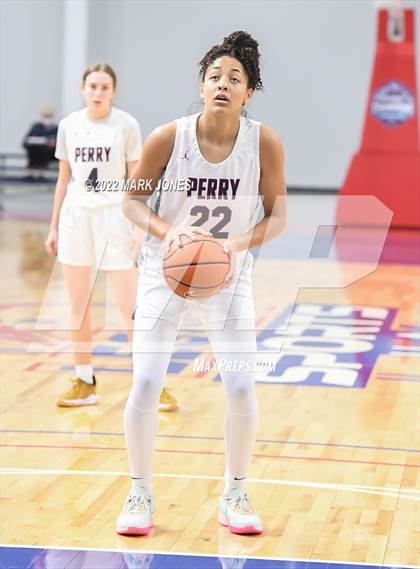 Thumbnail 2 in Folsom vs. Perry (Nike Tournament of Champions) - Joe Smith Division Championship photogallery.