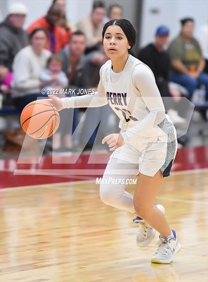 Thumbnail 1 in Folsom vs. Perry (Nike Tournament of Champions) - Joe Smith Division Championship photogallery.