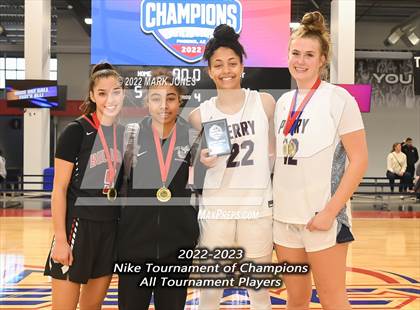 Thumbnail 3 in Folsom vs. Perry (Nike Tournament of Champions) - Joe Smith Division Championship photogallery.