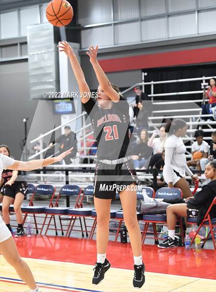 Thumbnail 3 in Folsom vs. Perry (Nike Tournament of Champions) - Joe Smith Division Championship photogallery.