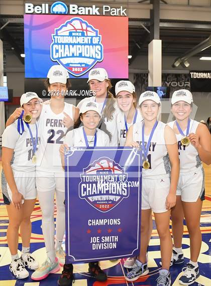 Thumbnail 3 in Folsom vs. Perry (Nike Tournament of Champions) - Joe Smith Division Championship photogallery.