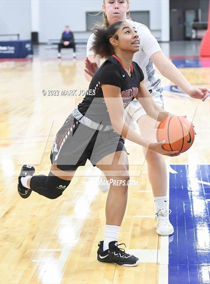 Thumbnail 3 in Folsom vs. Perry (Nike Tournament of Champions) - Joe Smith Division Championship photogallery.