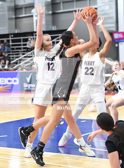 Thumbnail 3 in Folsom vs. Perry (Nike Tournament of Champions) - Joe Smith Division Championship photogallery.