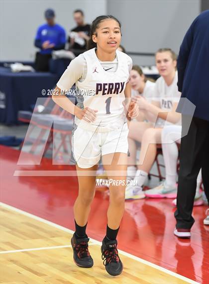 Thumbnail 2 in Folsom vs. Perry (Nike Tournament of Champions) - Joe Smith Division Championship photogallery.