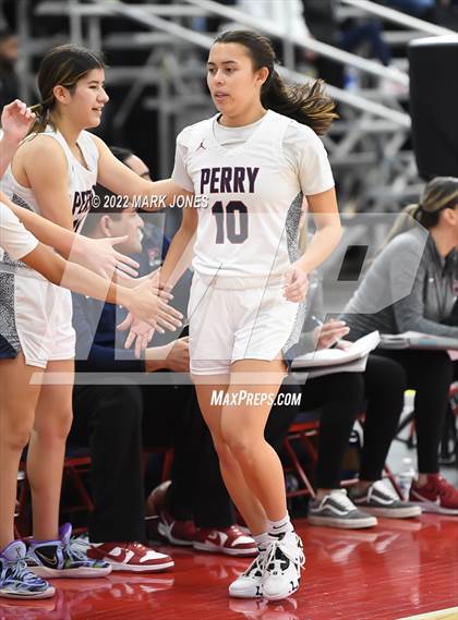 Thumbnail 3 in Folsom vs. Perry (Nike Tournament of Champions) - Joe Smith Division Championship photogallery.