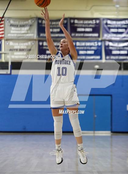 Thumbnail 3 in Cienega vs Snowflake (Inferno Invitational) photogallery.