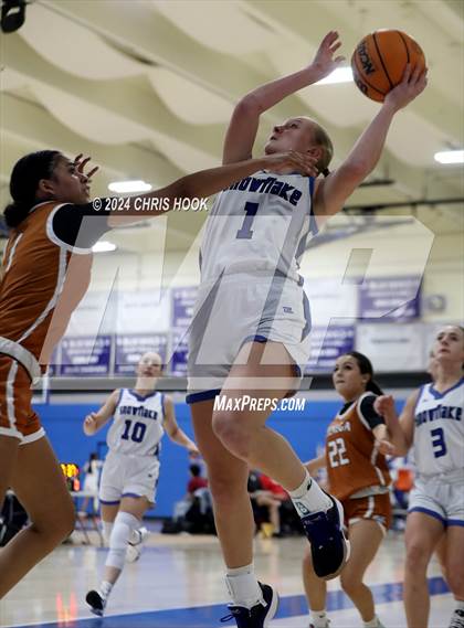 Thumbnail 2 in Cienega vs Snowflake (Inferno Invitational) photogallery.