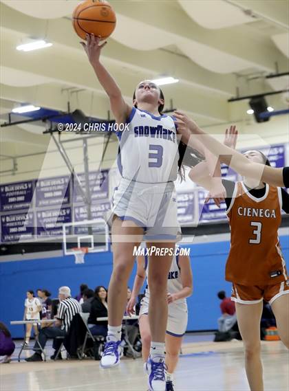 Thumbnail 3 in Cienega vs Snowflake (Inferno Invitational) photogallery.
