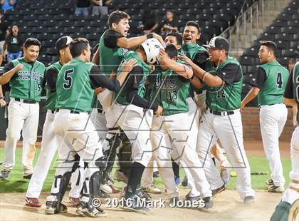 Thumbnail 3 in Alhambra vs. San Luis (AIA D3 Final) photogallery.
