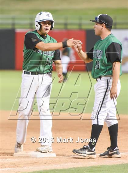 Thumbnail 3 in Alhambra vs. San Luis (AIA D3 Final) photogallery.