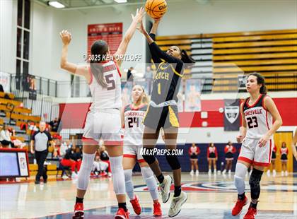 Thumbnail 3 in Chattahoochee vs. Gainesville (GHSA 5A Regional Playoff) photogallery.