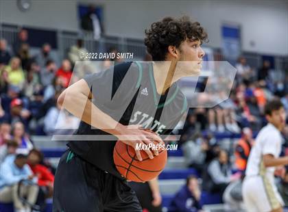 Thumbnail 2 in Lee's Summit vs Lawrence Free State - 810 Varsity Showcase photogallery.