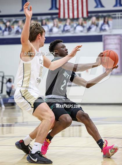 Thumbnail 2 in Lee's Summit vs Lawrence Free State - 810 Varsity Showcase photogallery.