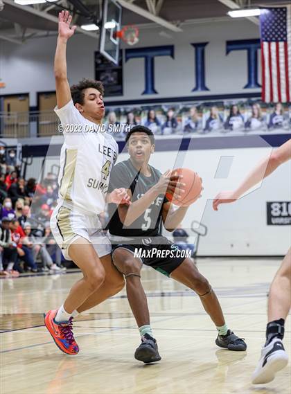 Thumbnail 2 in Lee's Summit vs Lawrence Free State - 810 Varsity Showcase photogallery.