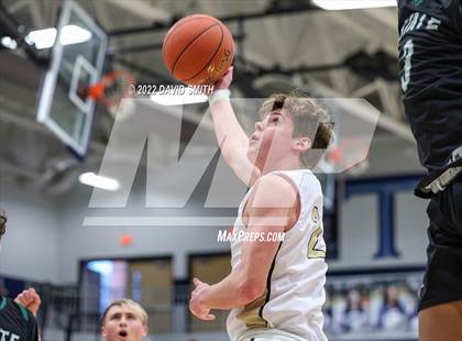 Thumbnail 2 in Lee's Summit vs Lawrence Free State - 810 Varsity Showcase photogallery.
