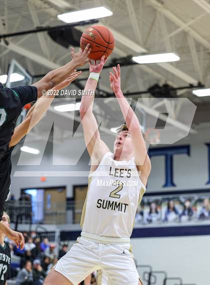Thumbnail 1 in Lee's Summit vs Lawrence Free State - 810 Varsity Showcase photogallery.