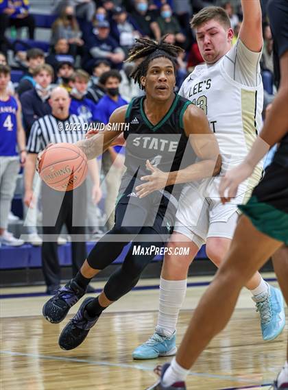 Thumbnail 3 in Lee's Summit vs Lawrence Free State - 810 Varsity Showcase photogallery.